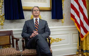 Sekretarz skarbu USA Scott Bessent w Białym Domu / autor: PAP/EPA/YURI GRIPAS