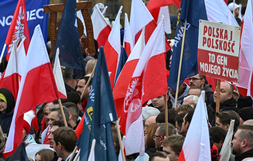 RELACJA. Rusza Marsz Niepodległości! Morze flag w Warszawie