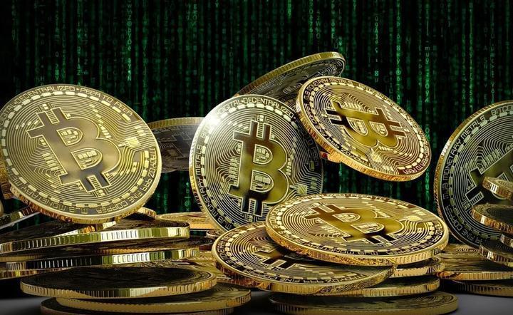 Wartość bitcoina szybuje na fali masowego dodruku pieniądza
