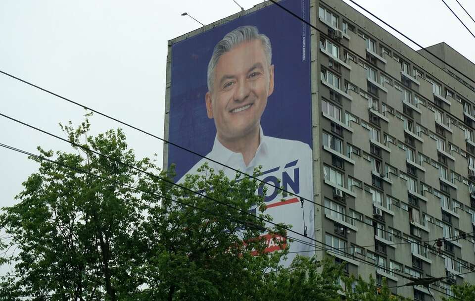 Plakat wyborczy Roberta Biedronia z kampanii prezydenckiej w 2020 roku / autor: Fratria
