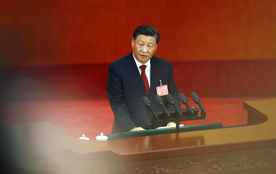 Przywódca Chin Xi Jinping przemawia podczas XX zjazdu Komunistycznej Partii Chin  / autor: PAP/EPA