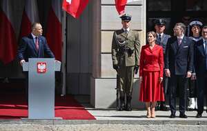 Uroczystość na dziedzińcu Pałacu Prezydenckiego / autor: PAP/Radek Pietruszka