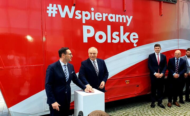 Nowa akcja Orlenu „Wspieramy Polskę”. Sasin: przykład dla innych SSP