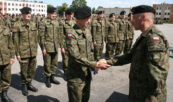 101 tysięcy żołnierzy zawodowych dostanie podwyżkę od ministra Macierewicza