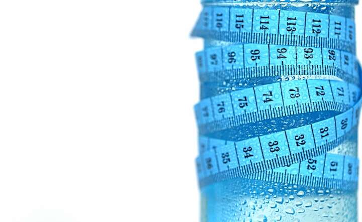 Nagły wzrost masy ciała Może wynikać z zatrzymania wody, zmian hormonalnych lub działania leków / autor: Pixabay