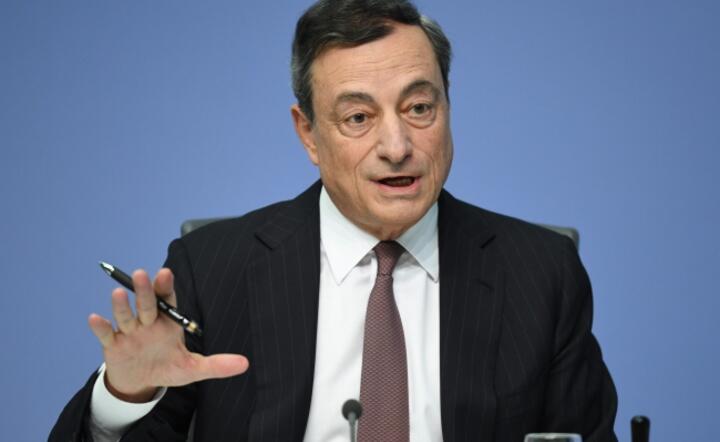 Prezes EBC Mario Draghi na konferencji, fot. PAP/ EPA/ARNE DEDERT