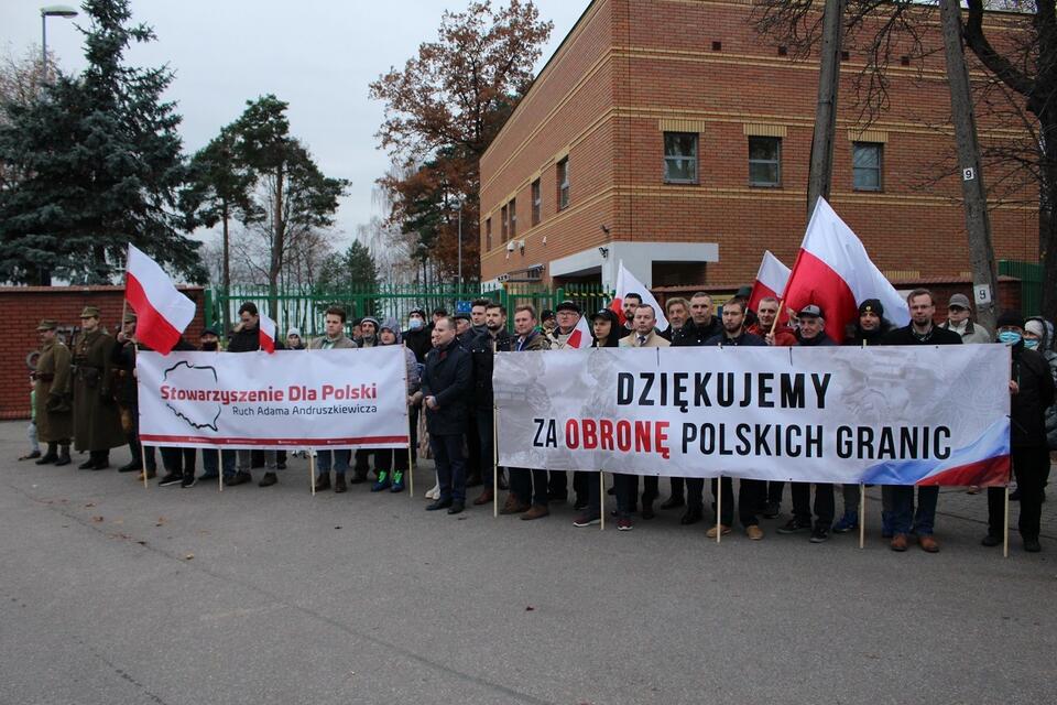 Manifestacja poparcia dla wojska i SG / autor: Kamil Sienicki/Twitter
