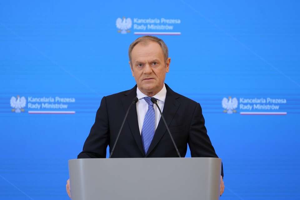 Premier Donald Tusk podczas konferencji prasowej w siedzibie KPRM / autor: PAP/Paweł Supernak