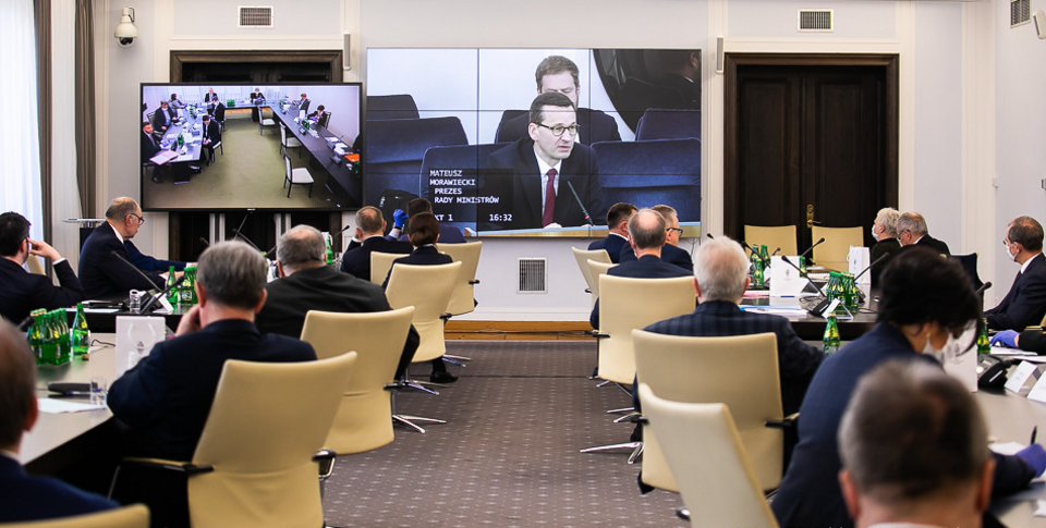 Premier Mateusz Morawiecki na posiedzeniu Senatu. / autor: Kancelaria Senatu