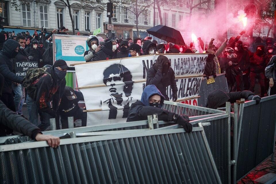 Manifestacja w Paryżu  / autor: PAP/EPA