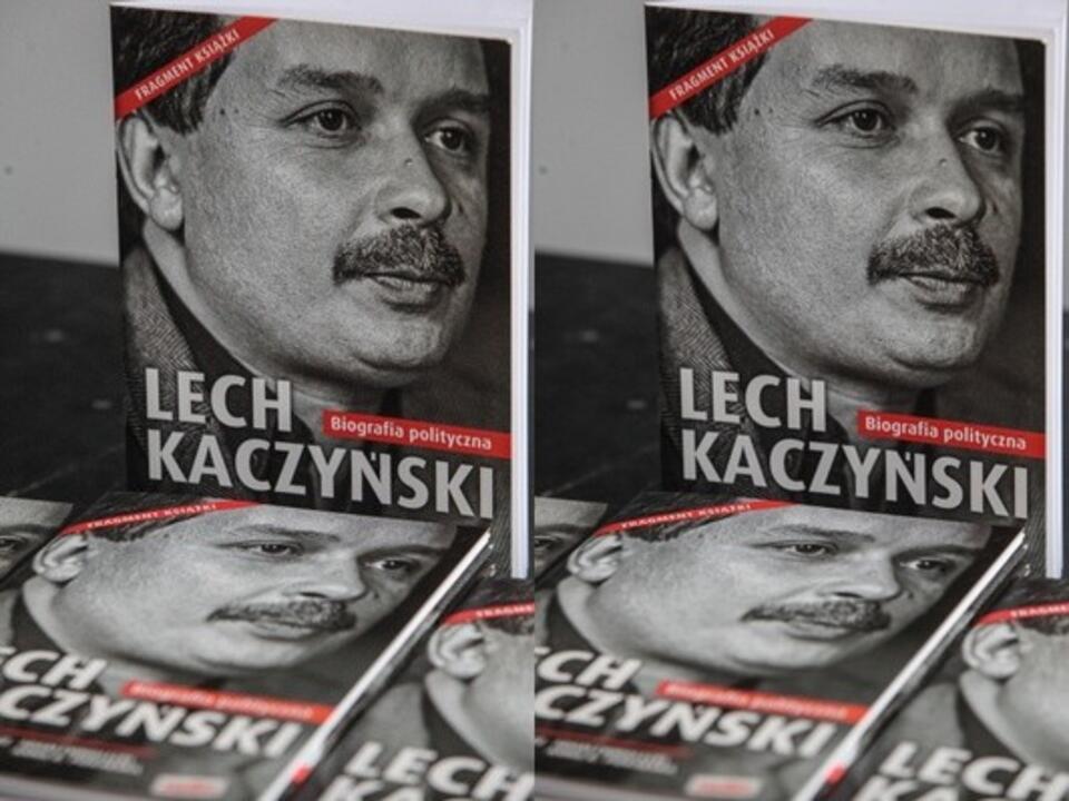 Broszura promująca książkę "Lech Kaczyński. Biografia polityczna 1949-2005"