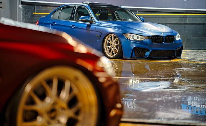 Młodzi kierowcy, rowerzyści i... BMW – co ich łączy?