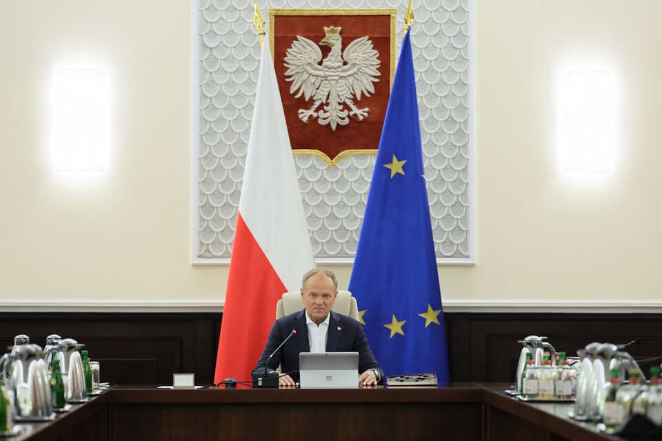 Na zdjęciu Donald Tusk podczas posiedzenia Rady Ministrów w KPRM / autor: PAP/Leszek Szymański