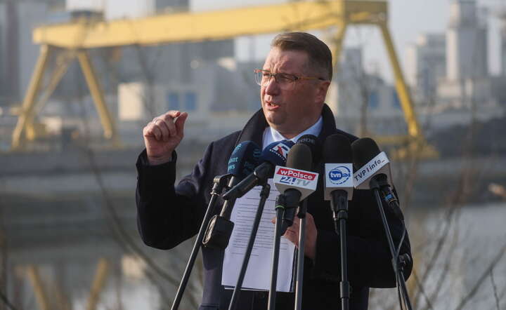 Poeta: żądamy od Papy wyjścia Polski z ETS