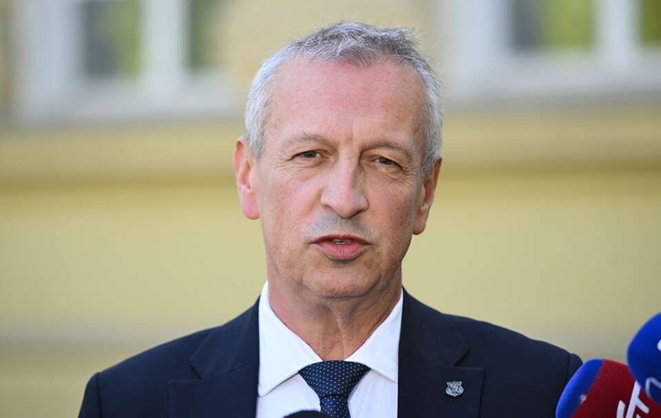 Jacek Dobrzyński na konferencji / autor: PAP/Radek Pietruszka