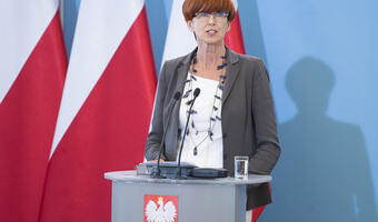 Minister Elżbieta Rafalska z nagrodą za 500+
