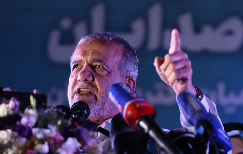 Reformista Pezeszkian wygrał wybory prezydenckie w Iranie