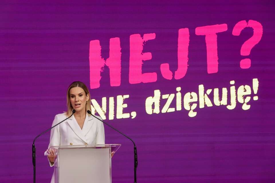 Pierwsza dama Marta Nawrocka () podczas inauguracji cyklu spotkań pod hasłem „Hejt? Nie, dziękuję!”. / autor: PAP/Grzegorz Momot