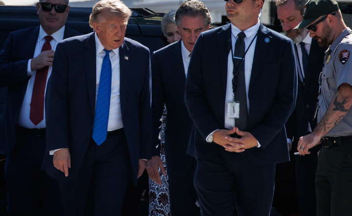 Prezydent USA Donald Trump w Białym Domu / autor: PAP/EPA/SAMUEL CORUM