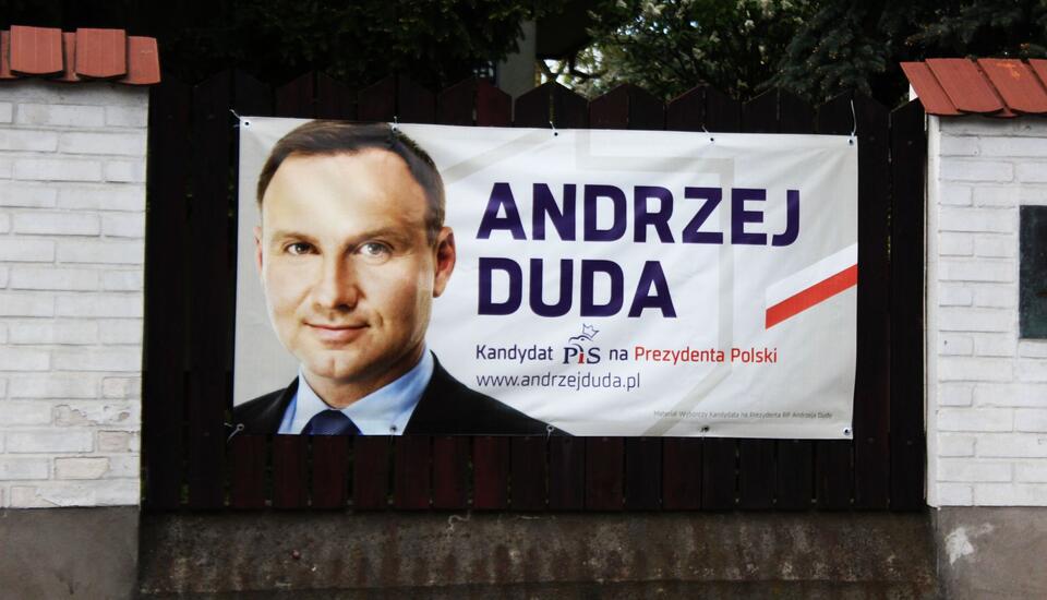 Kampania 2015 roku. Jeden z tysięcy plakatów Andrzeja Dudy wieszanych na płotach przez Polaków / autor: wPolityce.pl