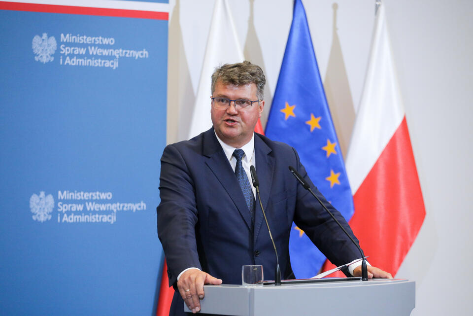 Wiceminister spraw wewnętrzych i administracji Maciej Wąsik podczas konferencji prasowej w siedzibie Ministerstwa Spraw Wewnętrznych i Administracji w Warszawie. / autor: PAP/Paweł Supernak