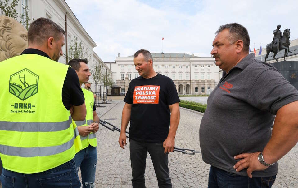 Rolnicy pod Pałacem Prezydenckim / autor: PAP/Paweł Supernak