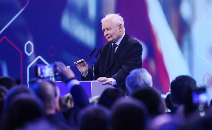Prezes PiS Jarosław Kaczyński przemawia na konwencji programowej Prawa i Sprawiedliwości w Warszawie / autor: PAP/Leszek Szymański