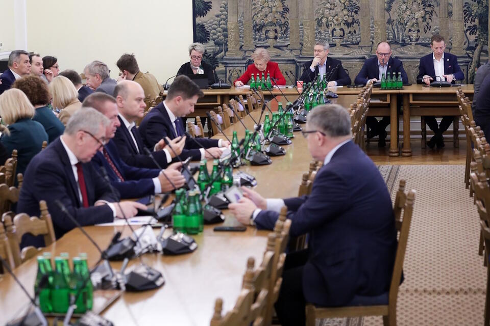 Posiedzenie komisji finansów  / autor:  PAP/Tomasz Gzell