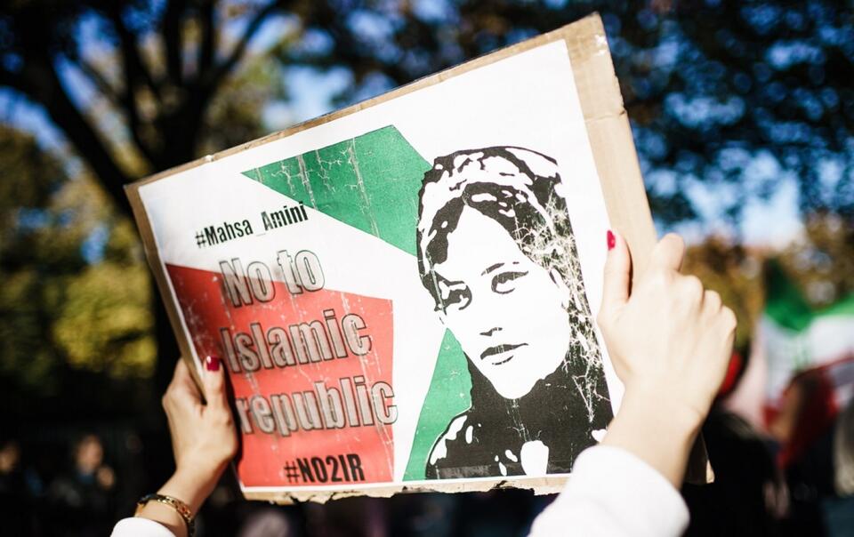 Demonstracja solidarności z walczącymi o wolność w Iranie / autor: PAP/EPA/CLEMENS BILAN