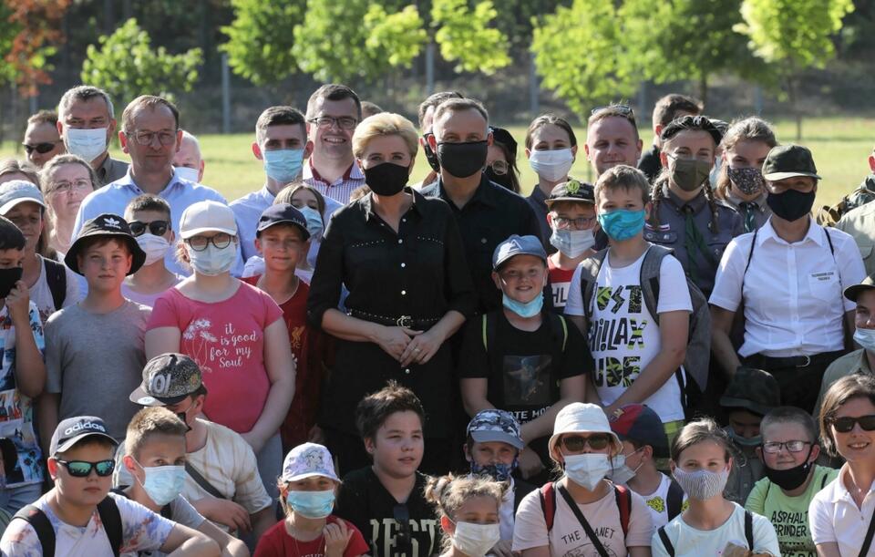 Para prezydencka wzięła udział w akcji "sprzątaMY" lasy / autor: PAP/Paweł Supernak