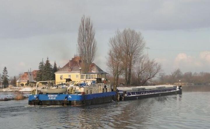 Barka w basenie portu w Elblągu, fot. materiały prasowe Port Elbląg