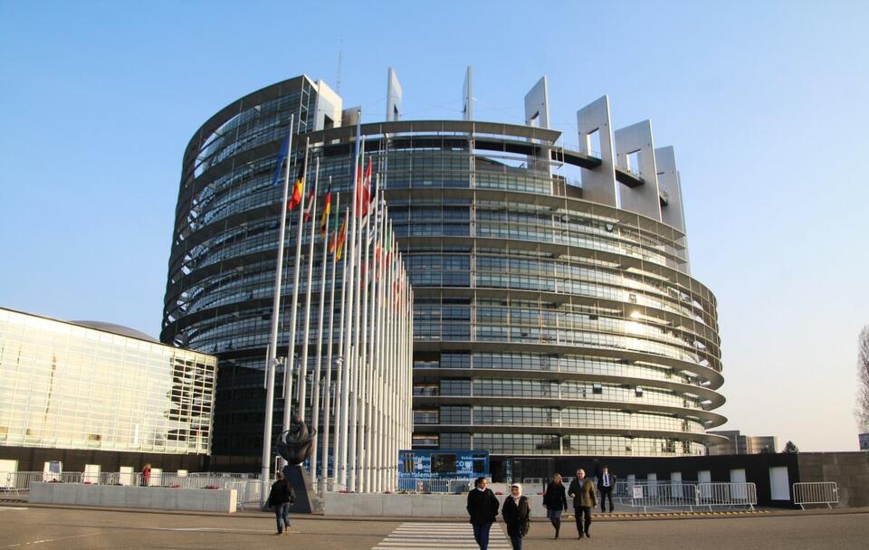 Gmach Parlamentu Europejskiego w Strasburgu / autor: Fratria