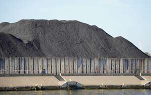 węgiel w porcie, zdjęcie ilustracyjne / autor: Fratria