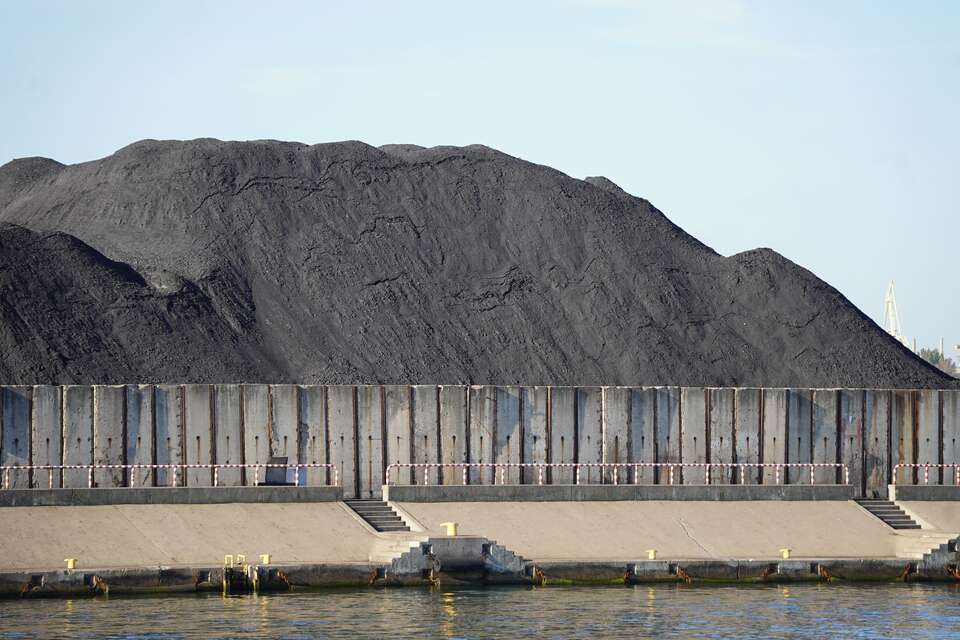 węgiel w porcie, zdjęcie ilustracyjne / autor: Fratria