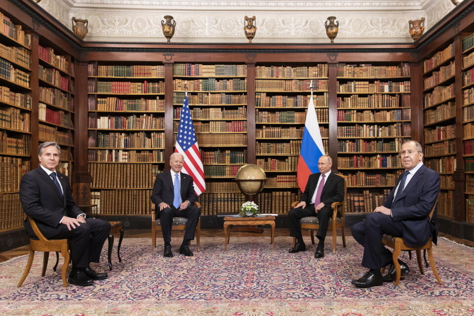 Joe Biden, Władimir Putin / autor: 	PAP/EPA/PETER KLAUNZER