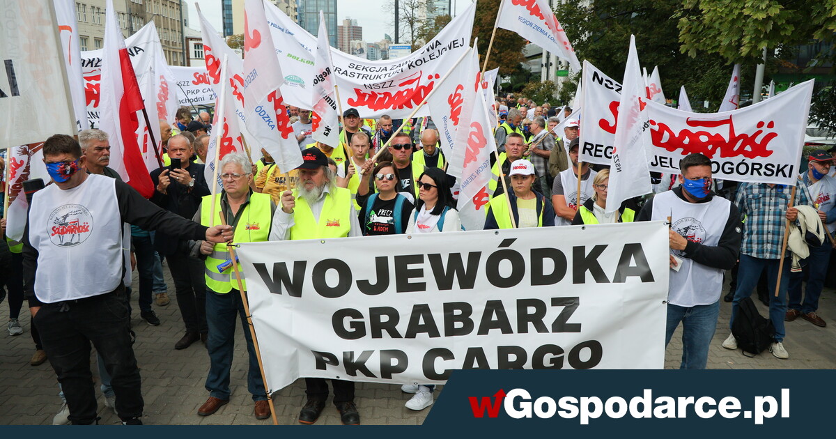 Zaczęło się. Aż 4 tys. i 9 tys. do zwolnienia. PKP Cargo i Poczta Polska protestują