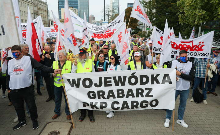 Protest pracowników PKP Cargo i Poczty Polskiej / autor: PAP