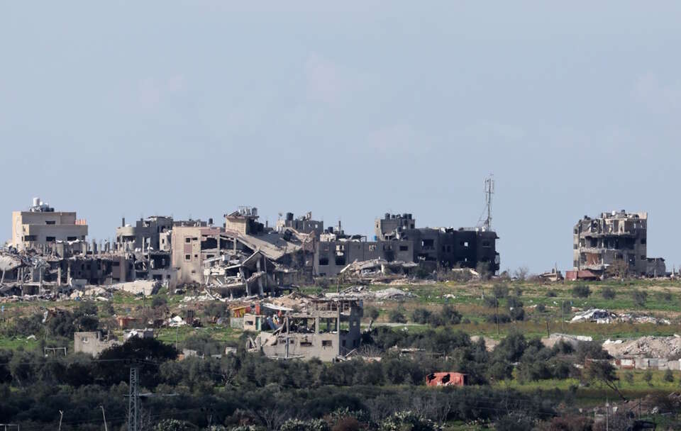 Zniszczone budynki w Gazie. Według palestyńskiego Ministerstwa Zdrowia i Izraelskich Sił Obronnych (IDF) od 7 X 2023 r. w strefie Gazy zginęło 27 000 Palestyńczyków i ponad 1300 Izraelczyków / autor: PAP/EPA/ABIR SULTAN