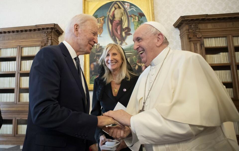 Joe Biden z wizytą w Watykanie. Spotkał się z papieżem / autor: PAP/EPA/VATICAN MEDIA HANDOUT