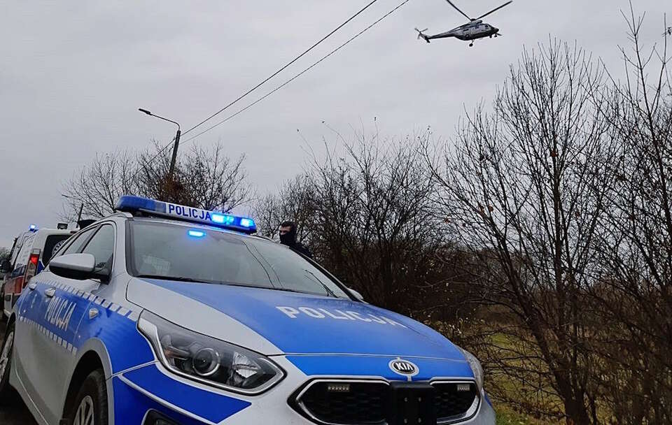 Policjanci broniący granicy w 2021 r. / autor: Fratria