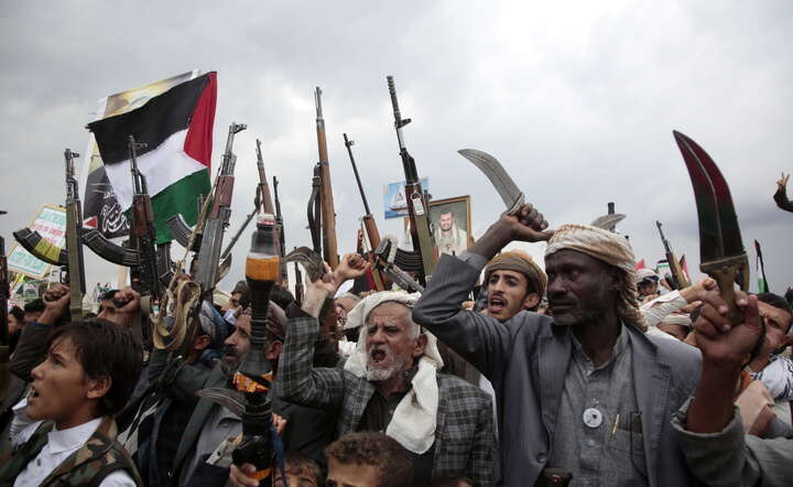 Antyizraelska manifestacja bojowników Huti w Jemenie / autor: PAP/EPA/OSAMAH YAHYA