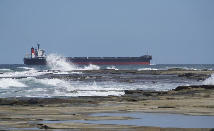 Zdarzenia na Morzu Czerwonym uderzają w rynek ropy