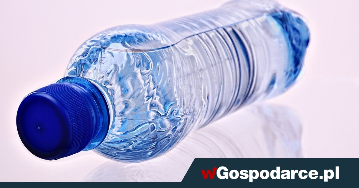 Dlaczego woda mineralna ma być droższa od napojów z cukrem?