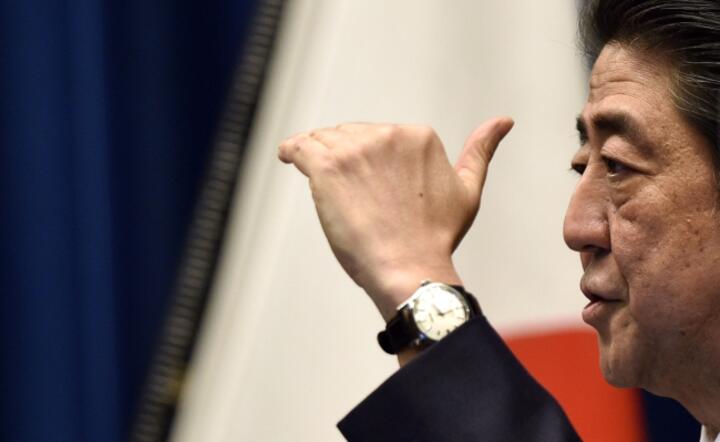 Premier Japonii Shinzo Abe, fot. PAP/ EPA/FRANCK ROBICHON 