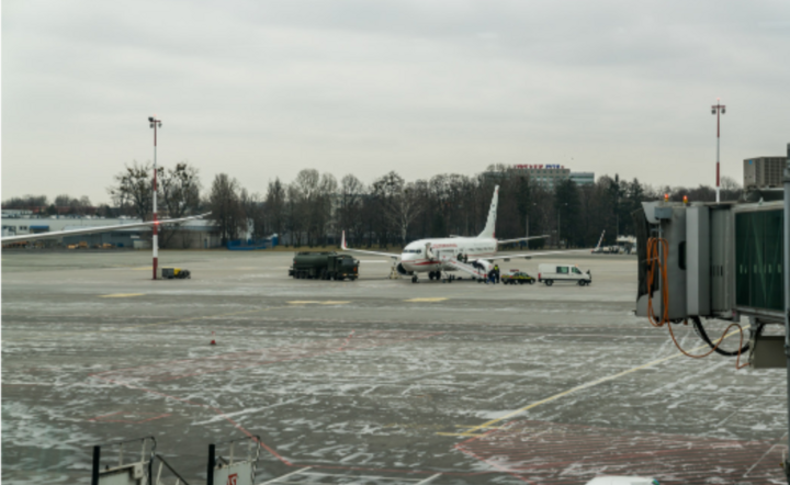 Samolot rzadowy na wojskowym lotnisku Okecie. / autor: Fratria