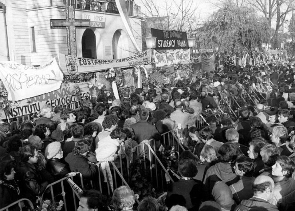 Pogrzeb ks. Jerzego Popiełuszki zamordowanego przez funkcjonariuszy SB w okresie rządów Wojciecha Jaruzelskiego, Warszawa, 1984 rok