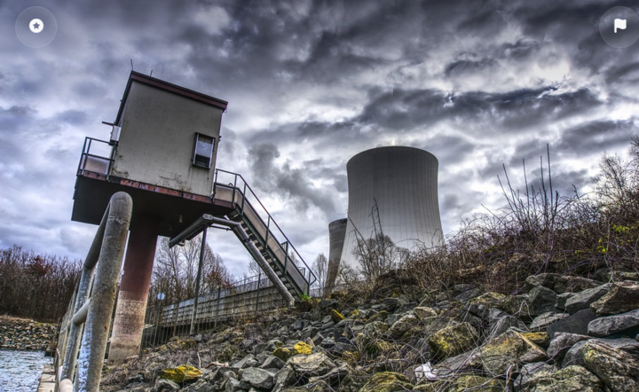 Zdjęcie ilustracyjne - Elektrownia jądrowa, wieża chłodnicza. / autor: Pixabay