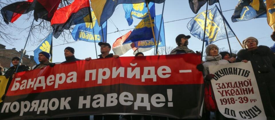 Ukraińscy nacjonaliści protestują przeciwko nowelizacji ustawy o IPN / autor: PAP/EPA