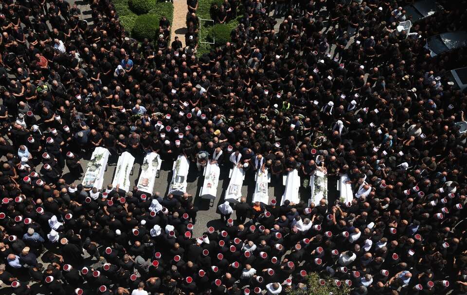 Tysiące osób na pogrzebie zabitych w ataku Hezbollahu