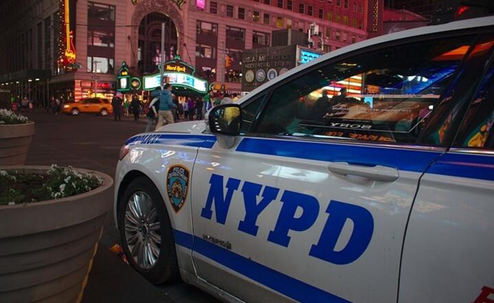 Radiowóz policji na ulicy w Nowym Jorku / autor: Pixabay